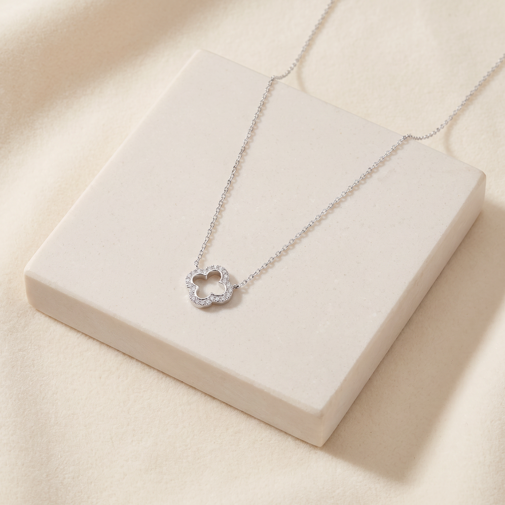 Collier trèfle à strass 39 cm — Argenté