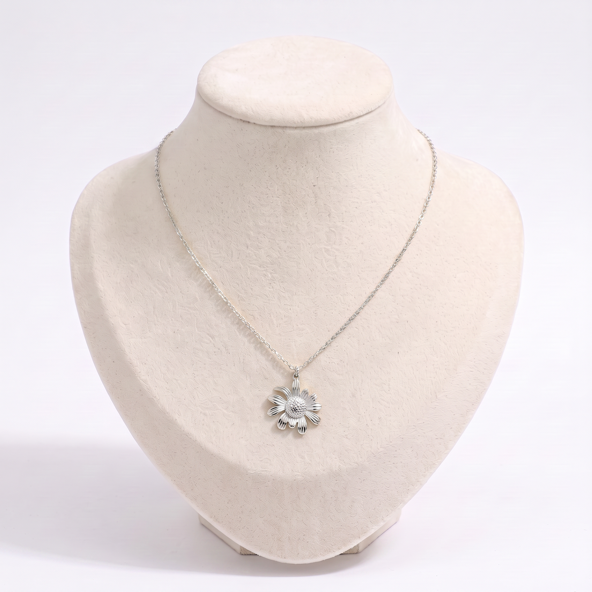 Collier marguerite 40 cm, vue de face, argenté