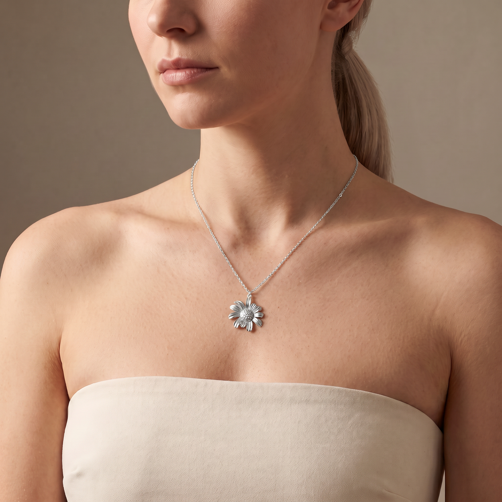 Collier marguerite 40 cm, porté mi-corps, argenté