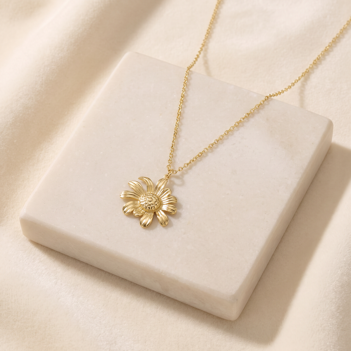 Collier marguerite 40 cm — Doré