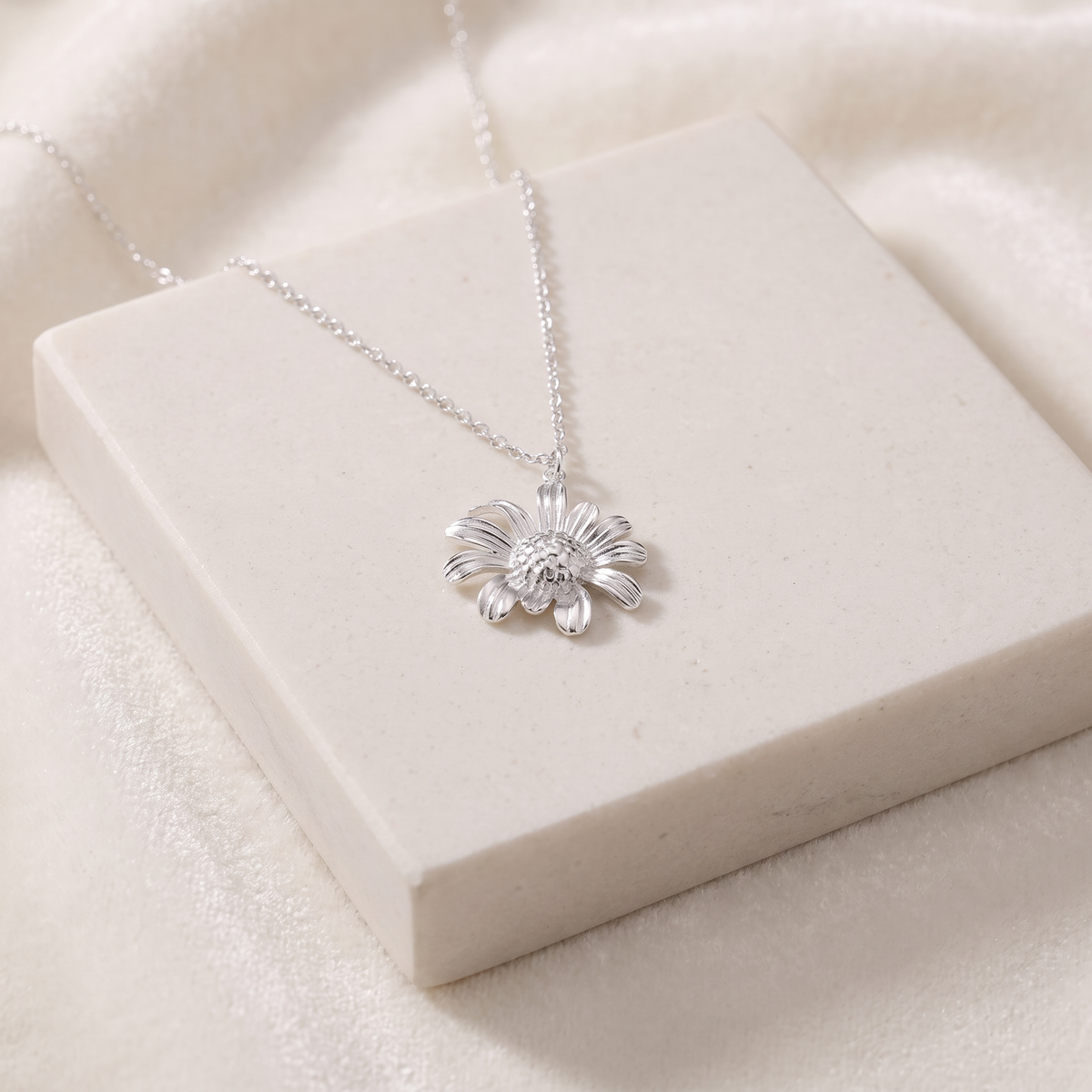 Collier marguerite 40 cm — Argenté