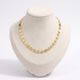 Collier ras de cou à médaillon, vue de face, doré
