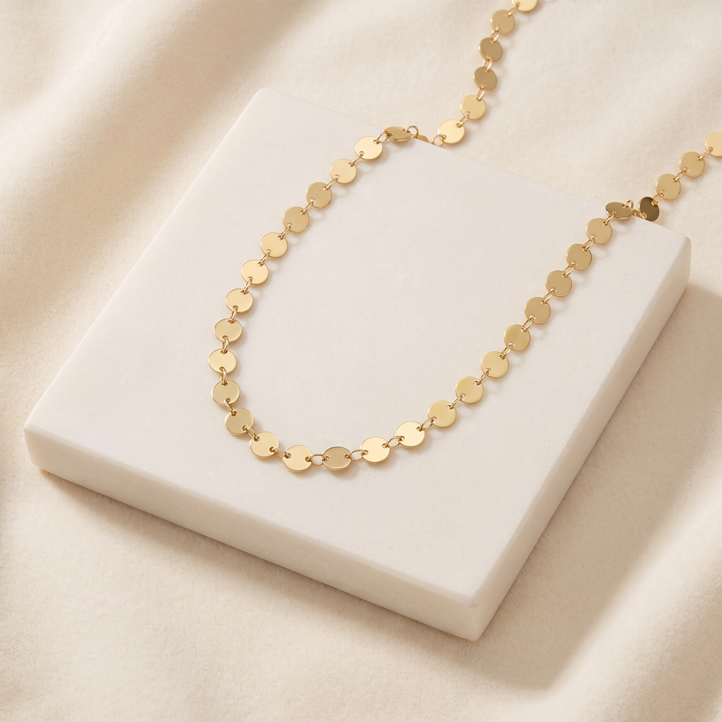 Collier ras de cou à médaillon — Doré