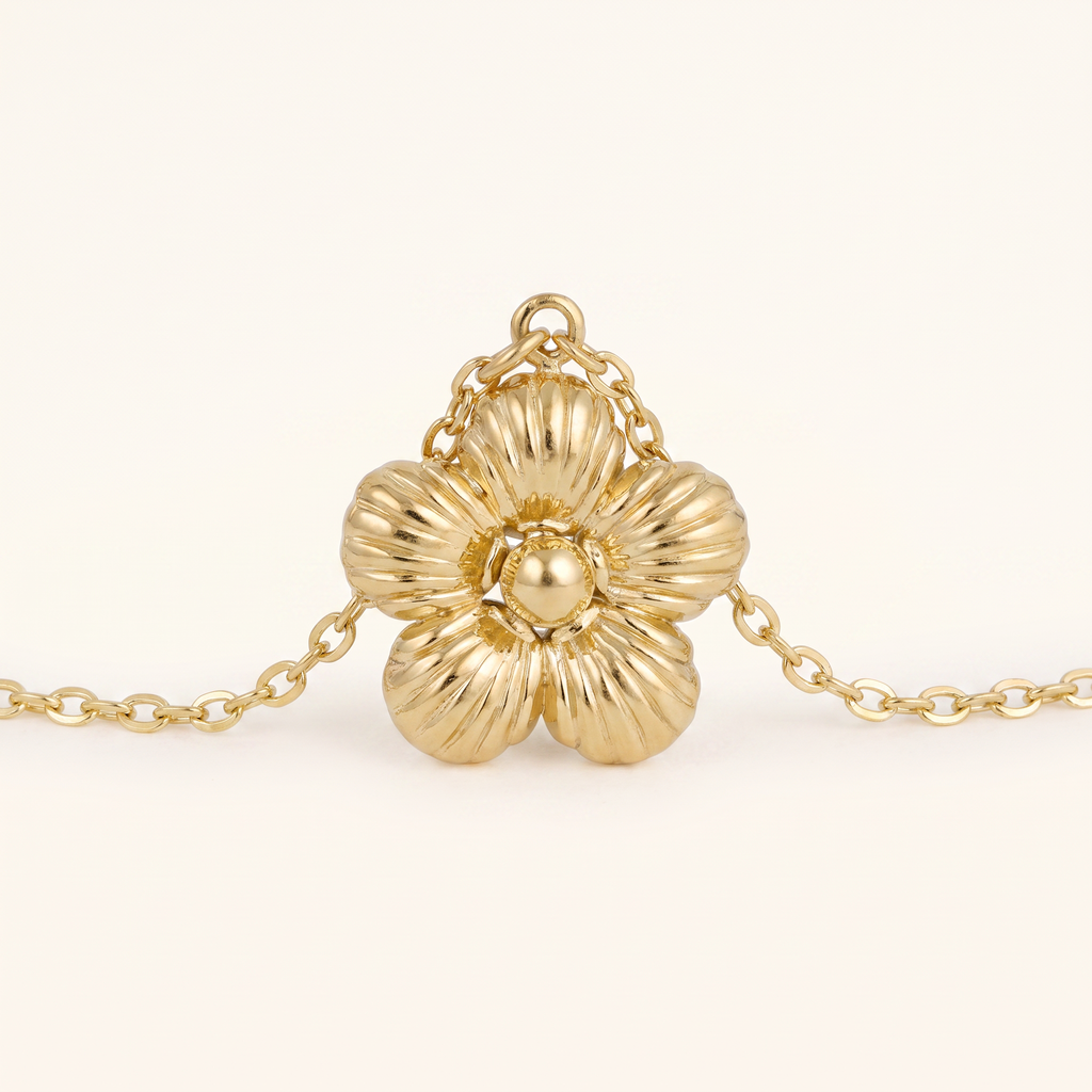 Collier marguerite 39 cm, détail du motif, doré