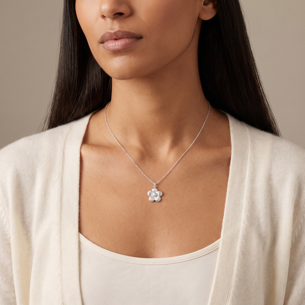 Collier marguerite 39 cm, porté mi-corps, argenté