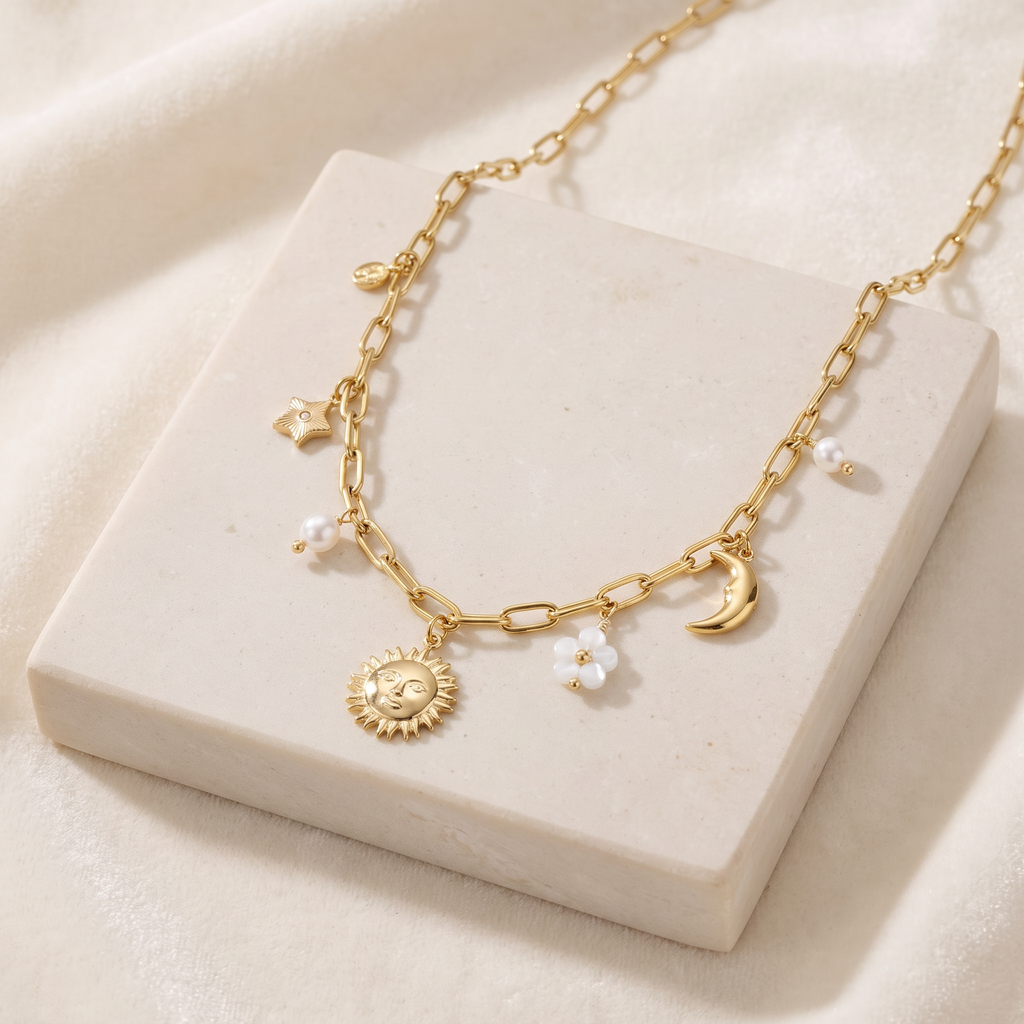 Collier charms étoile, lune et soleil 39 cm — Doré