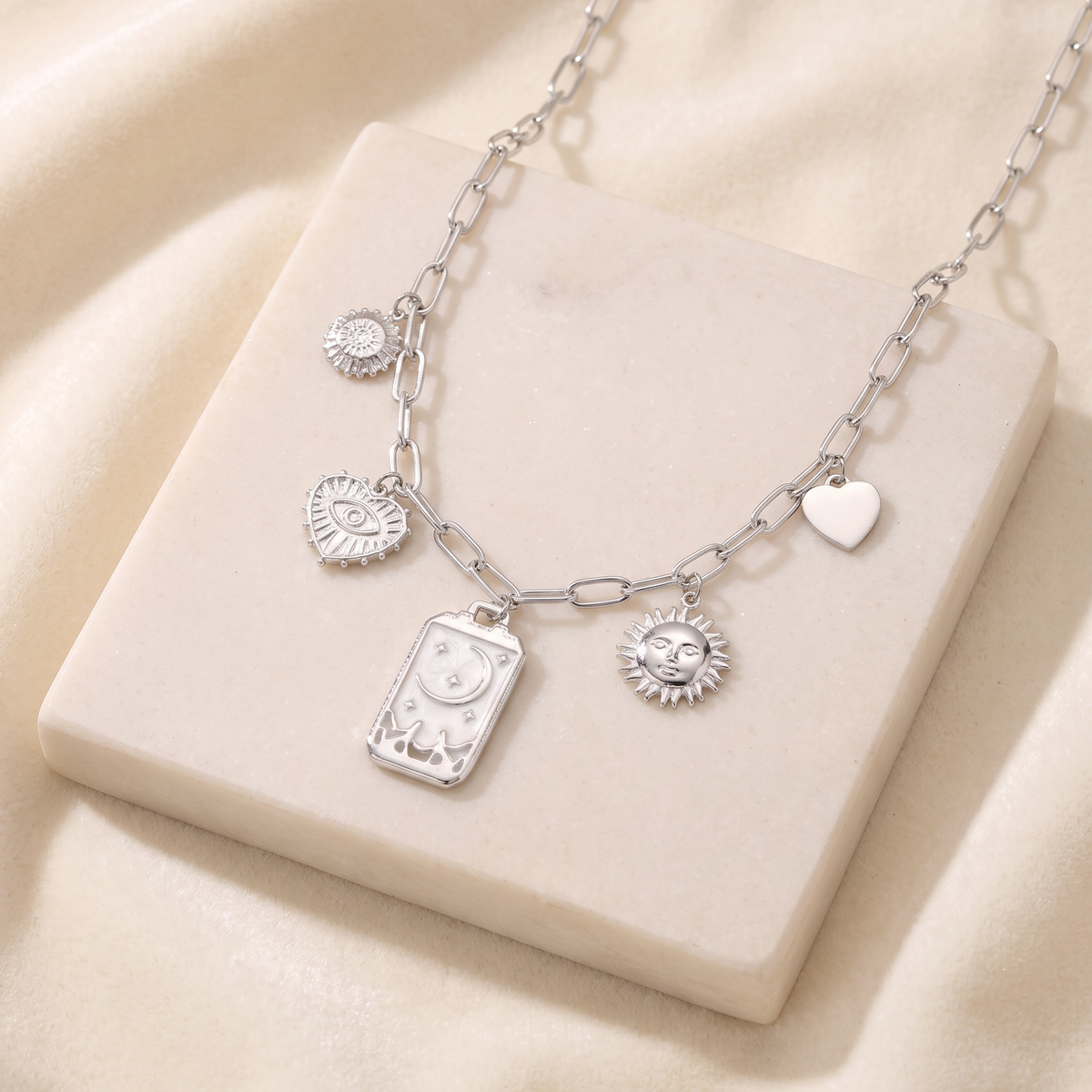 Collier charms lune et soleil en émail — Argenté