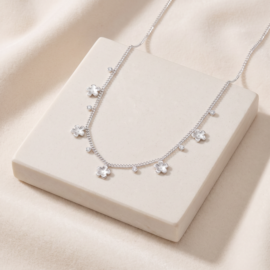 Collier fleur à strass — Argenté