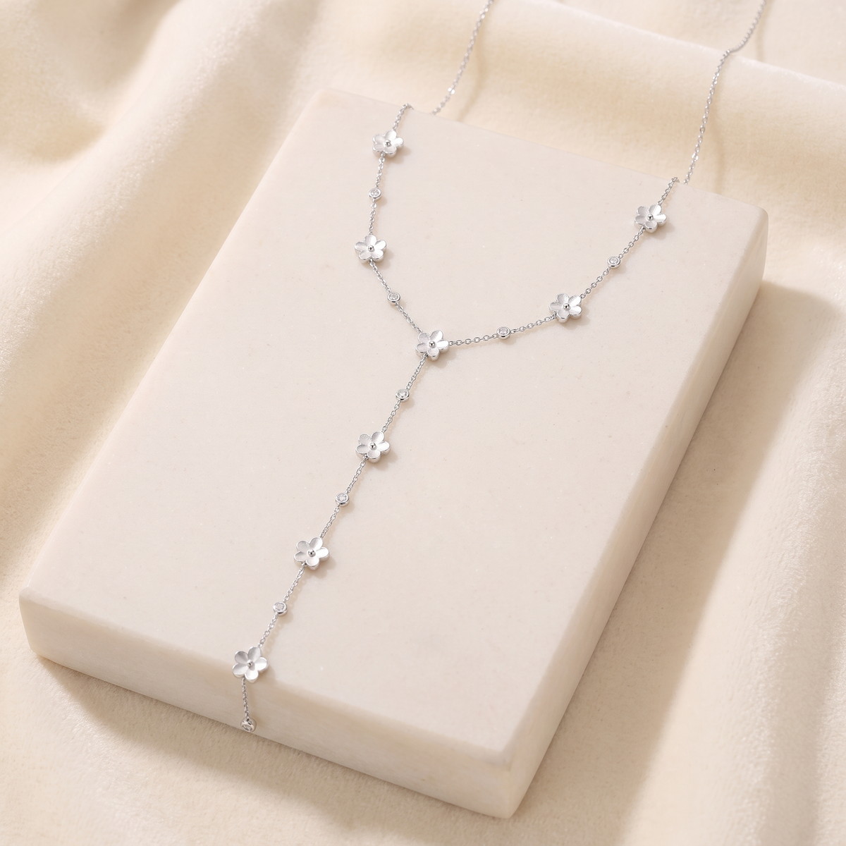 Collier marguerite à strass — Argenté