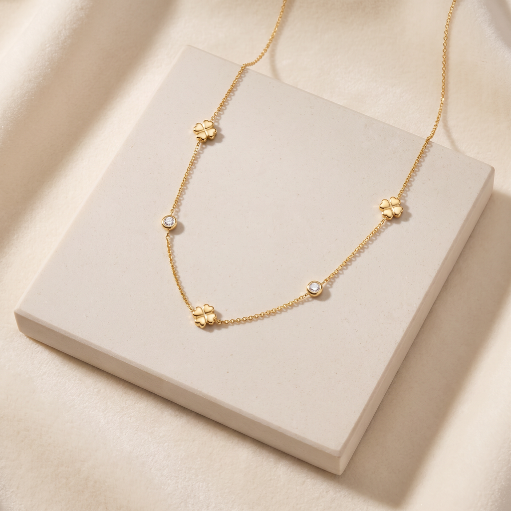 Collier trèfle à strass sur chaîne — Doré