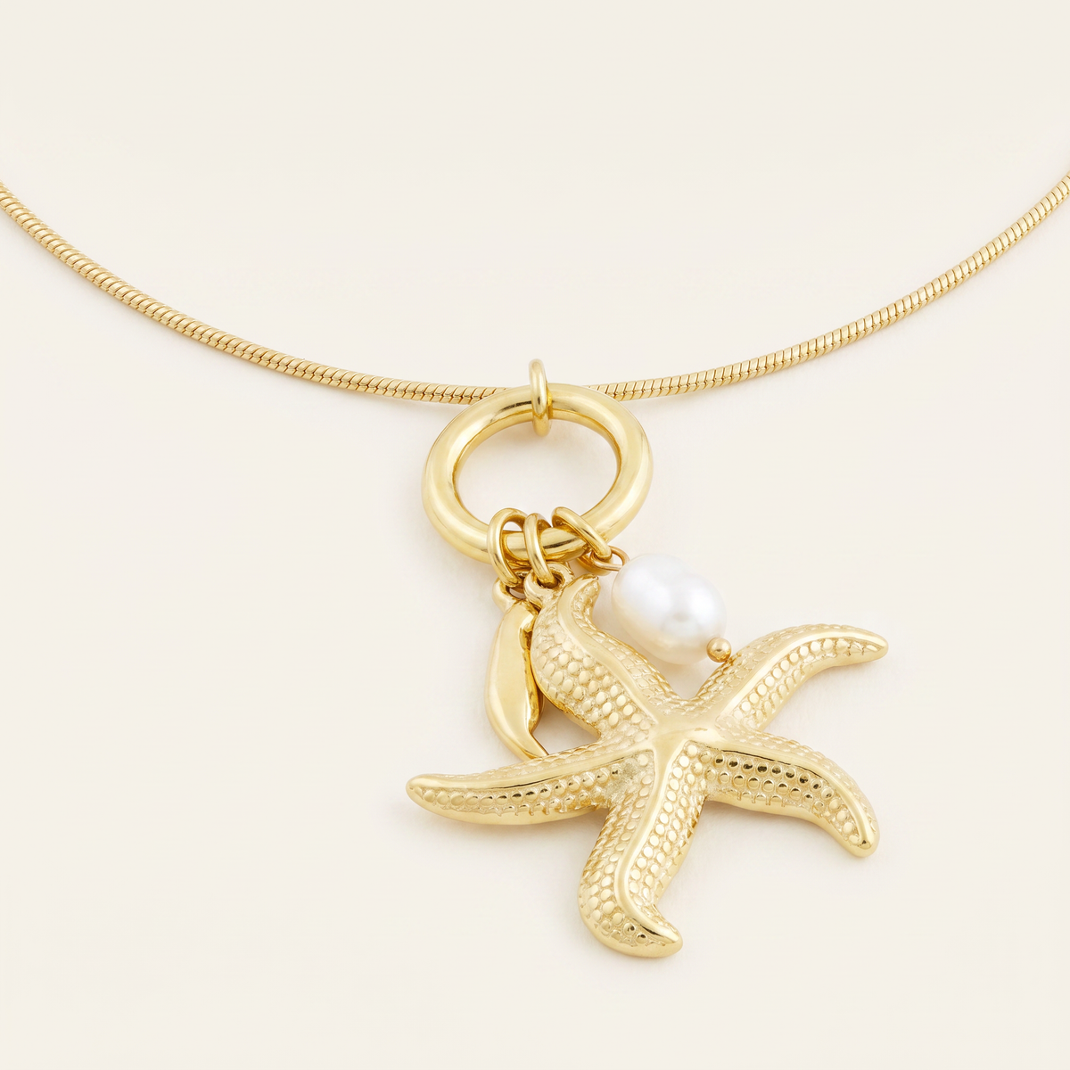 Collier étoile de mer, détail du motif, doré
