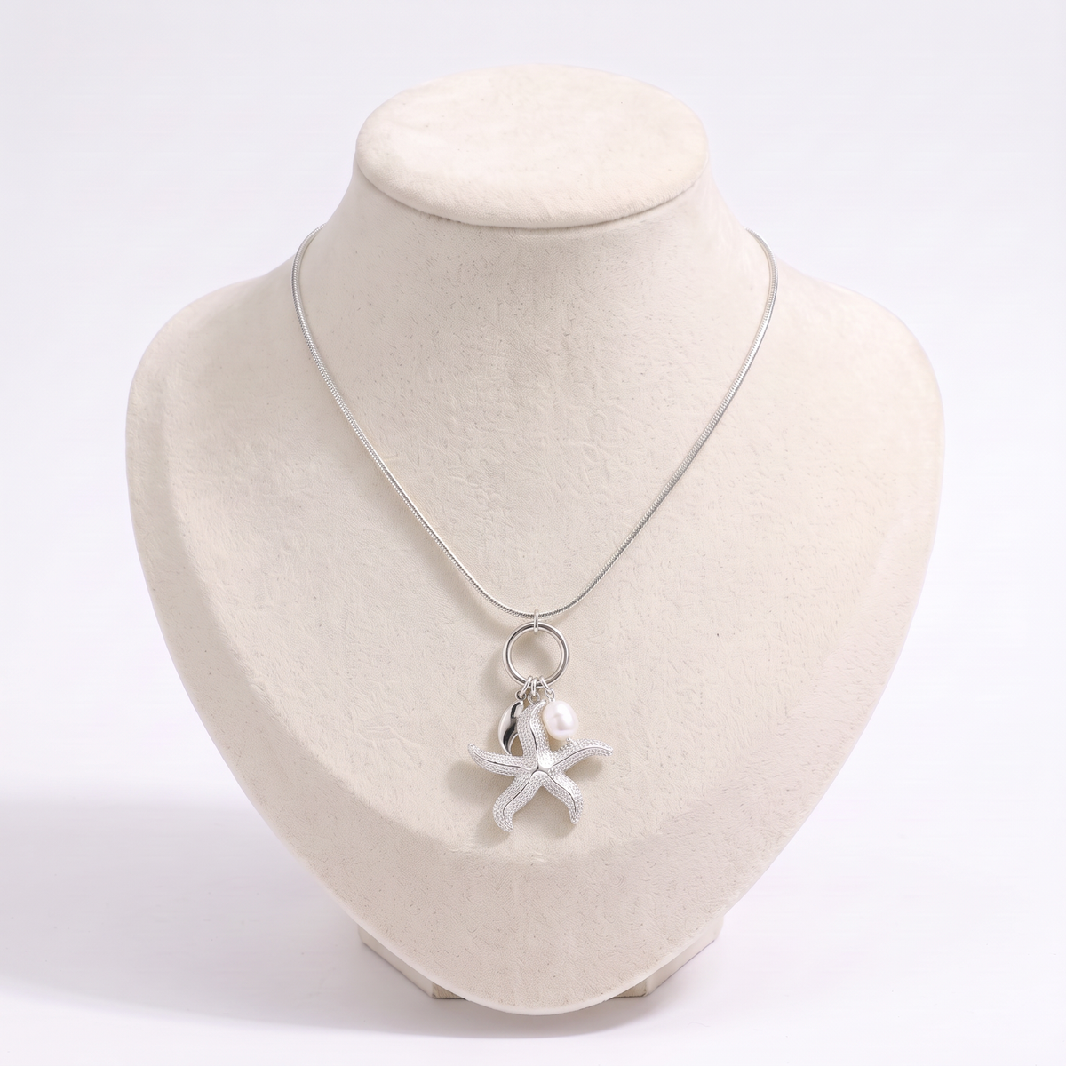 Collier étoile de mer, vue de face, argenté