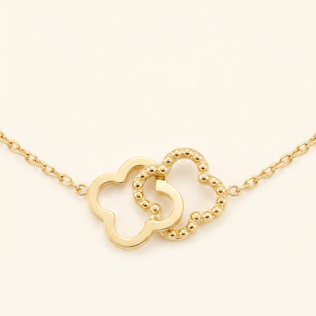 Collier trèfle 39 cm, détail du motif, doré