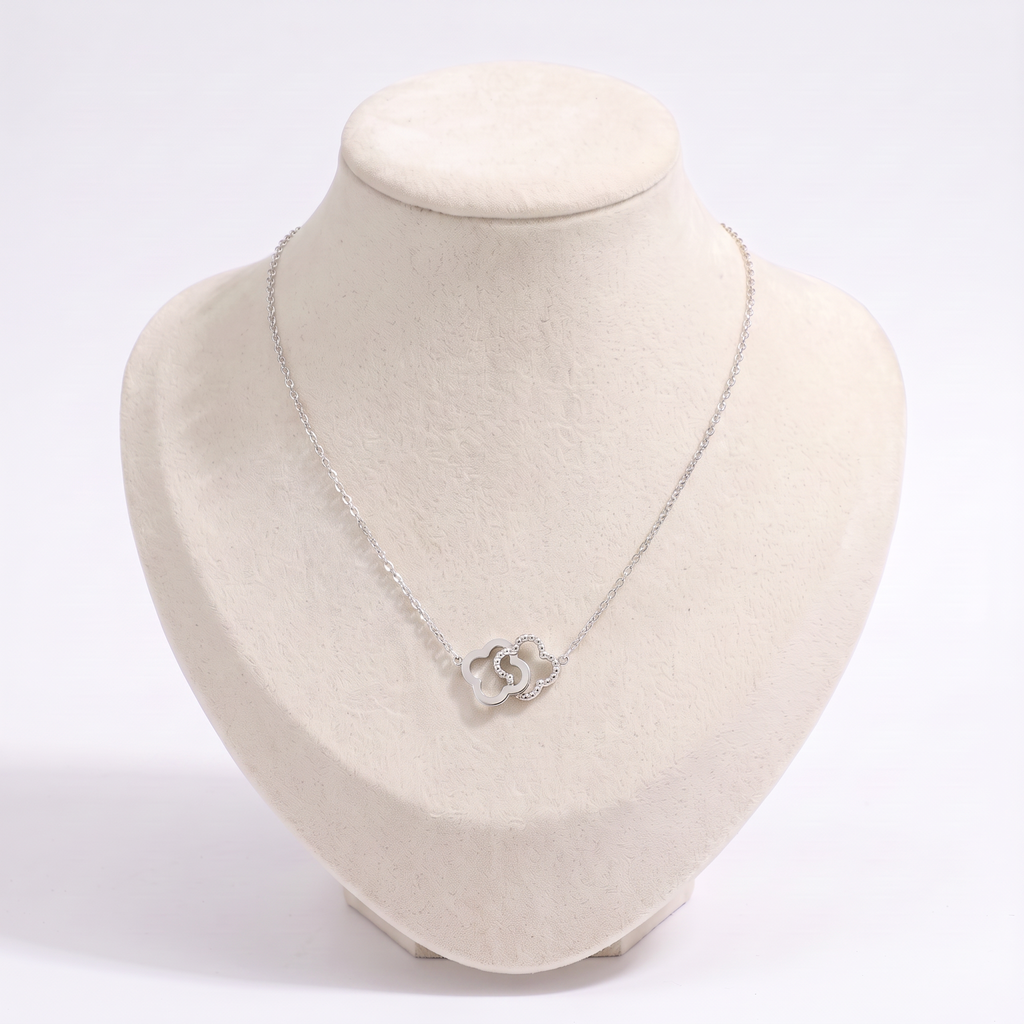 Collier trèfle 39 cm, vue de face, argenté