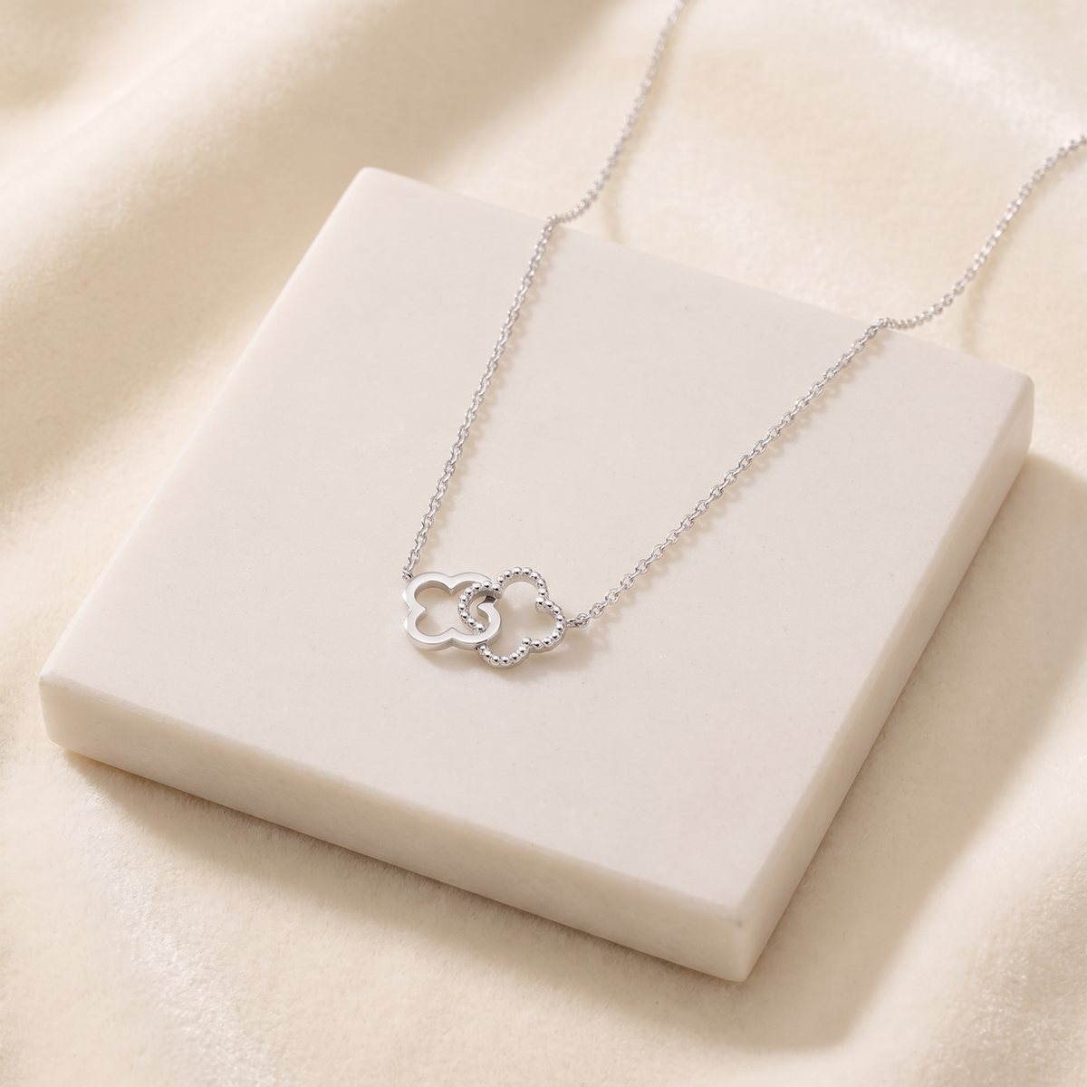 Collier trèfle 39 cm — Argenté