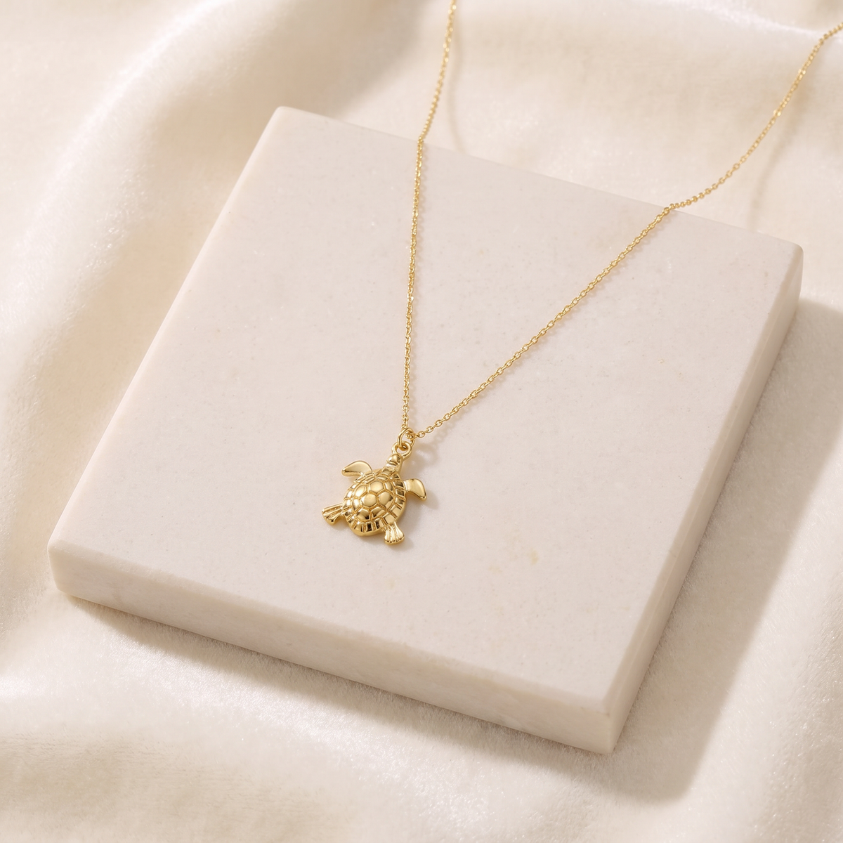 Collier tortue maille fine — Doré