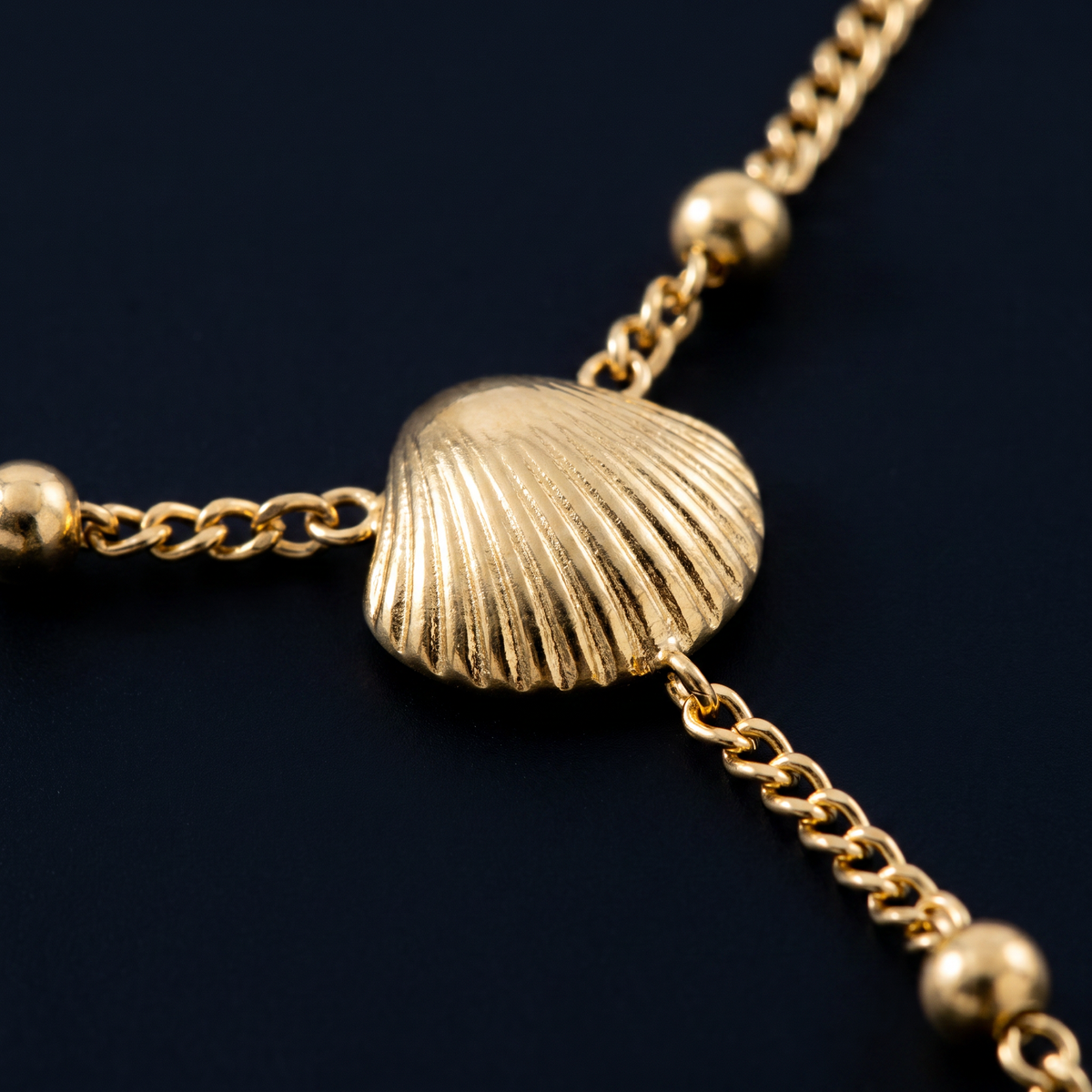 Collier pendentif en cascade, motif en gros plan