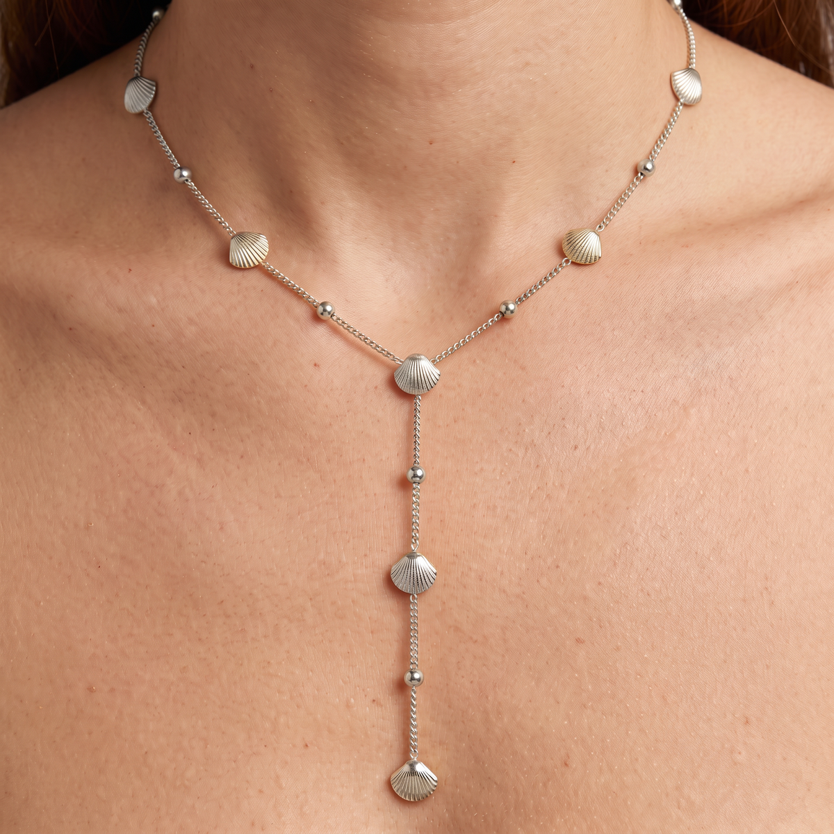 Collier pendentif en cascade, porté, argenté