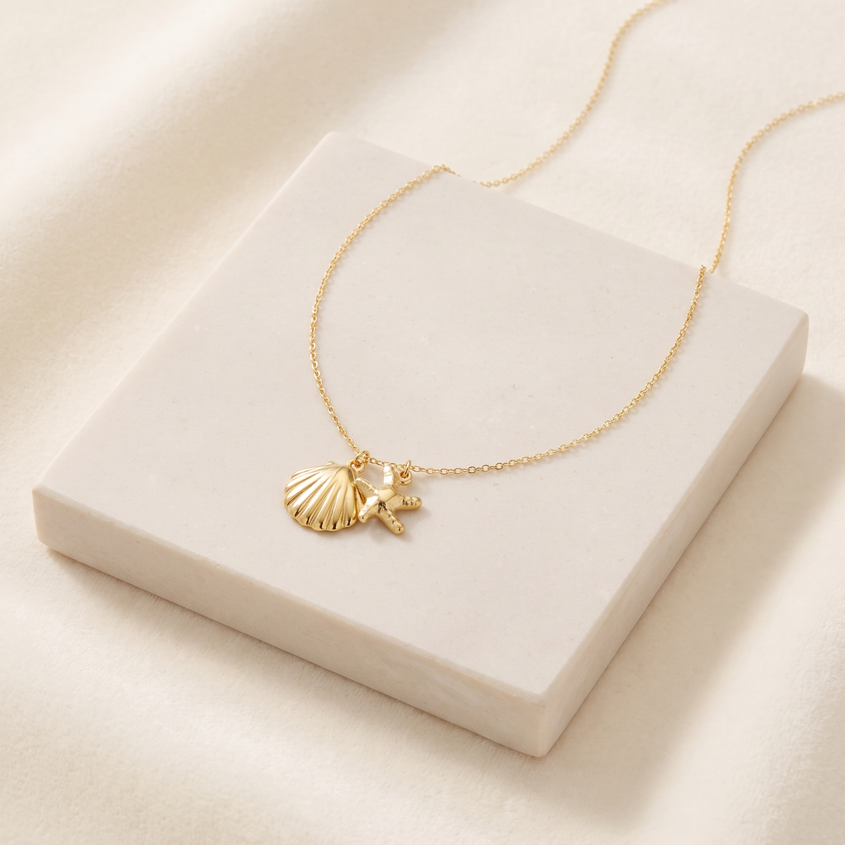 Collier étoile de mer et coquillage — Doré