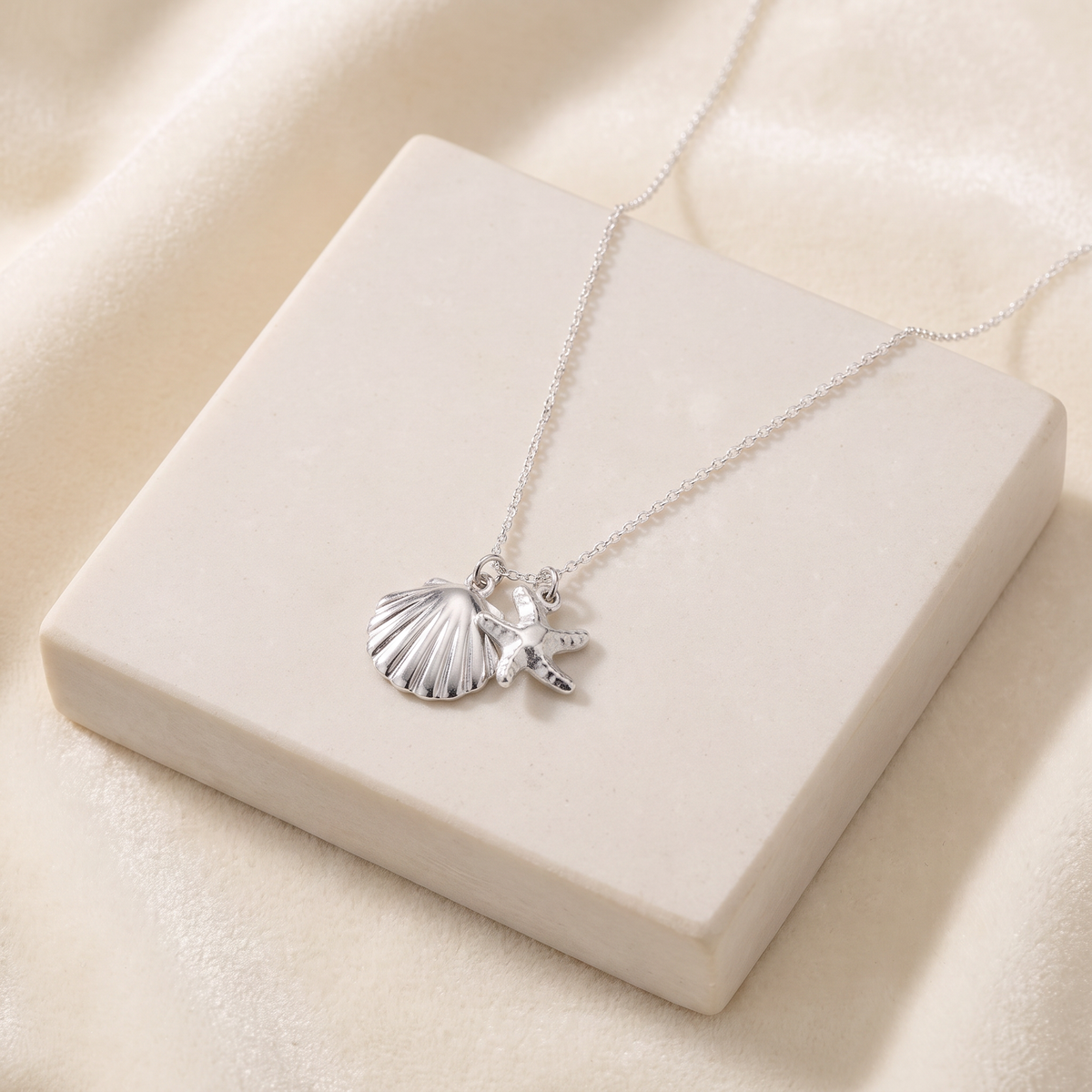 Collier étoile de mer et coquillage — Argenté
