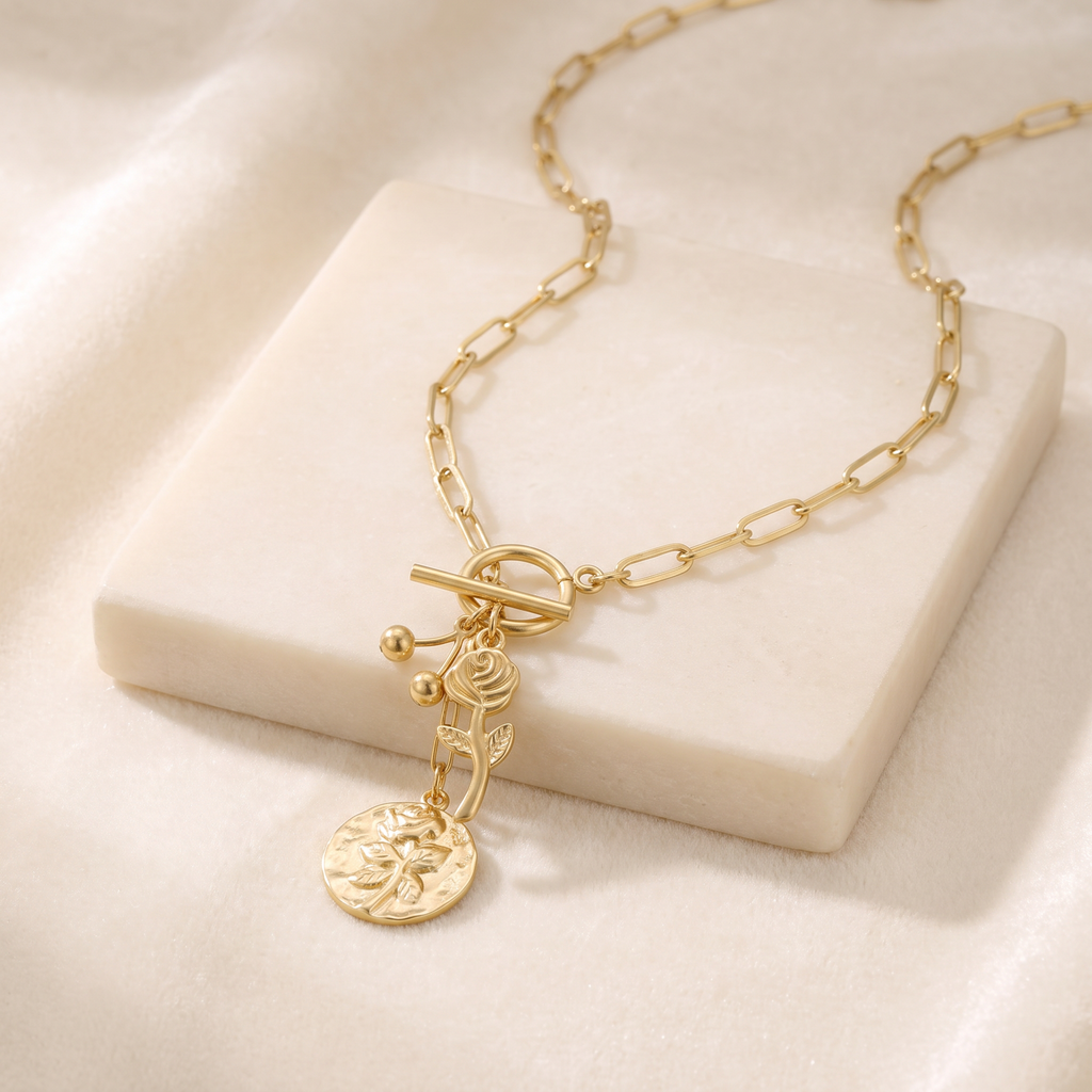 Collier fleur rose sur chaîne — Doré