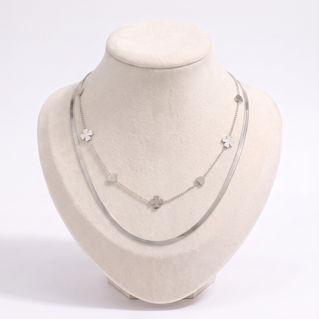 Collier cœur et trèfle double rang, vue de face, argenté