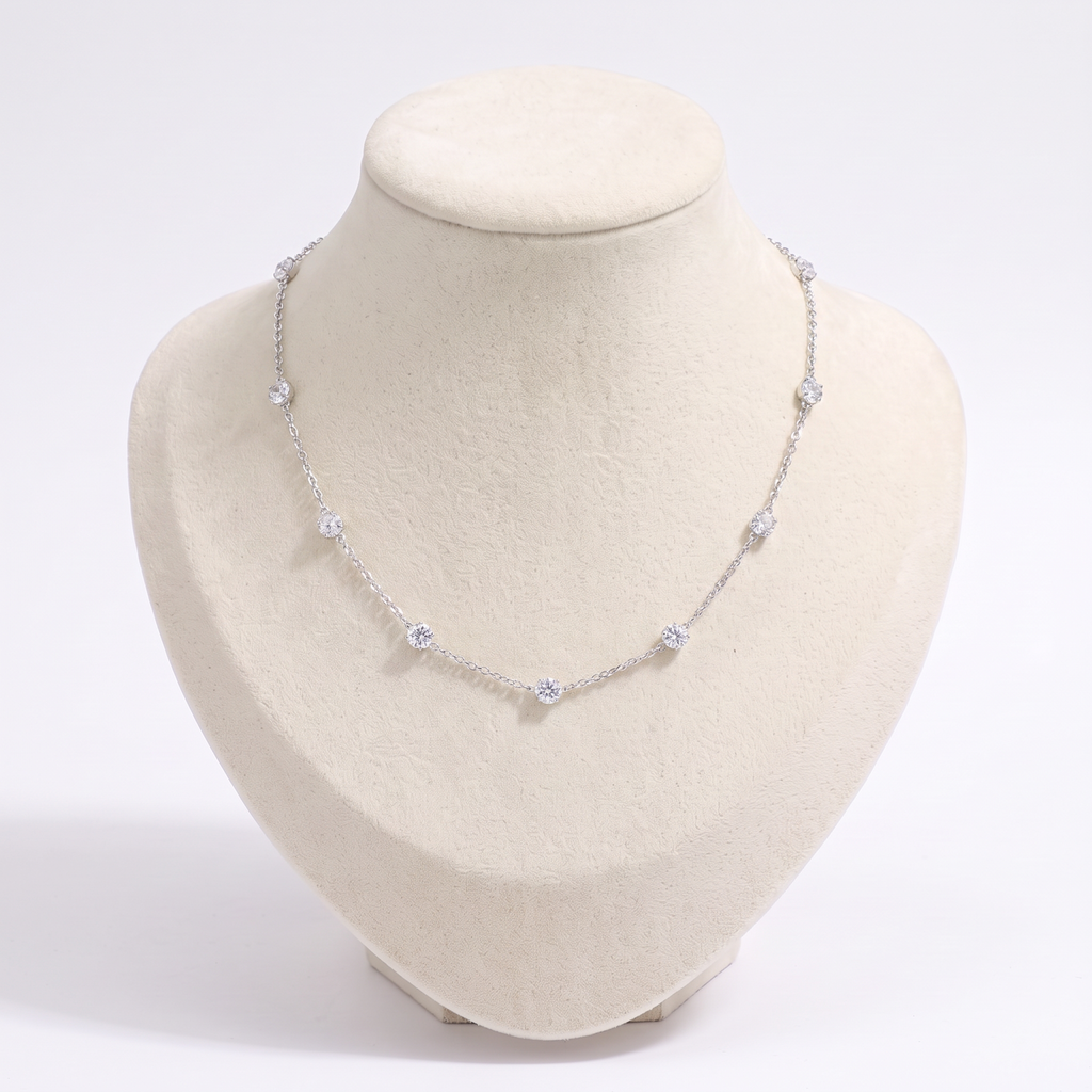 Collier chaîne à strass, vue de face, argenté