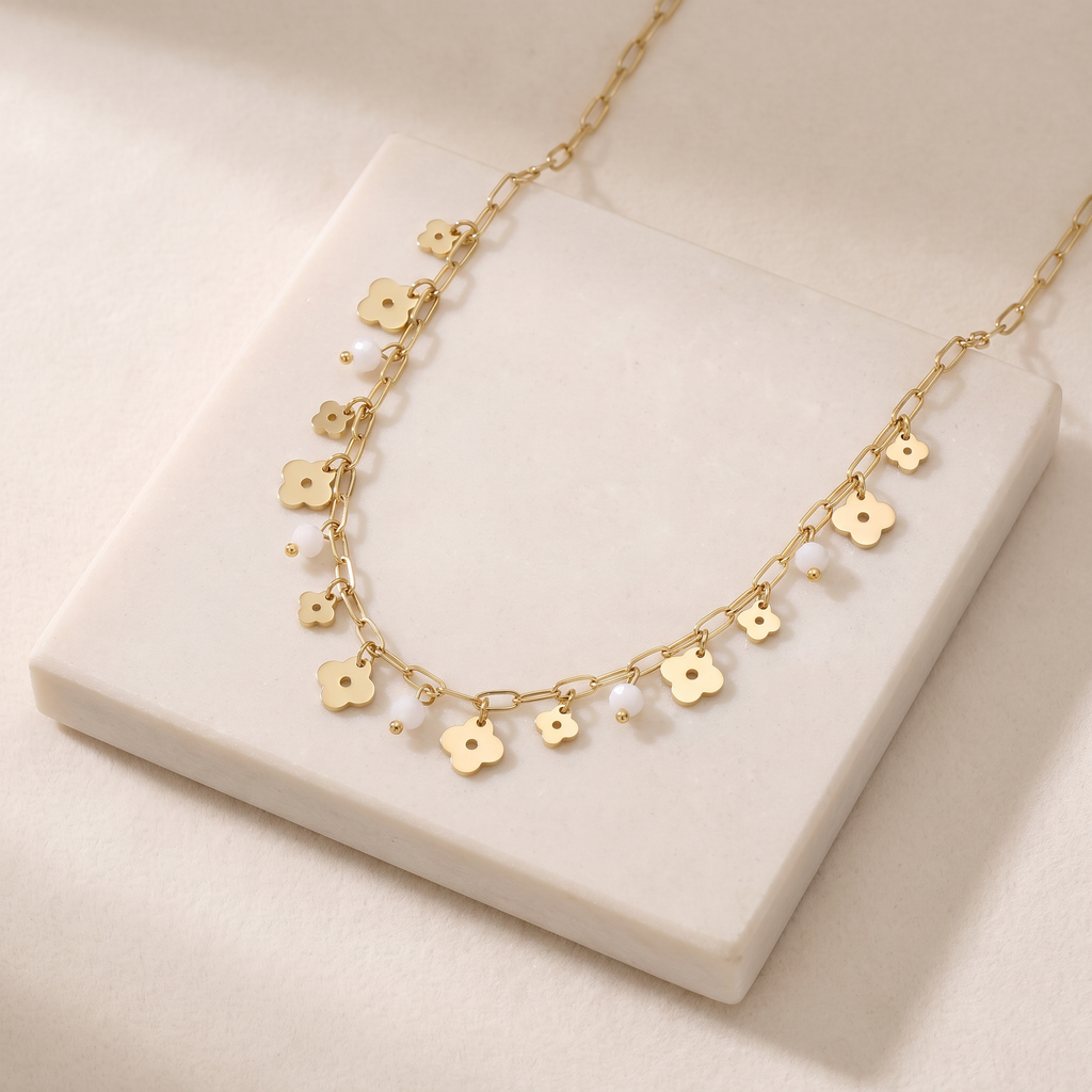 Collier trèfle coloré en perles — Doré