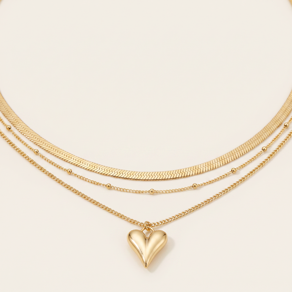 Collier cœur doré triple rang, détail du motif
