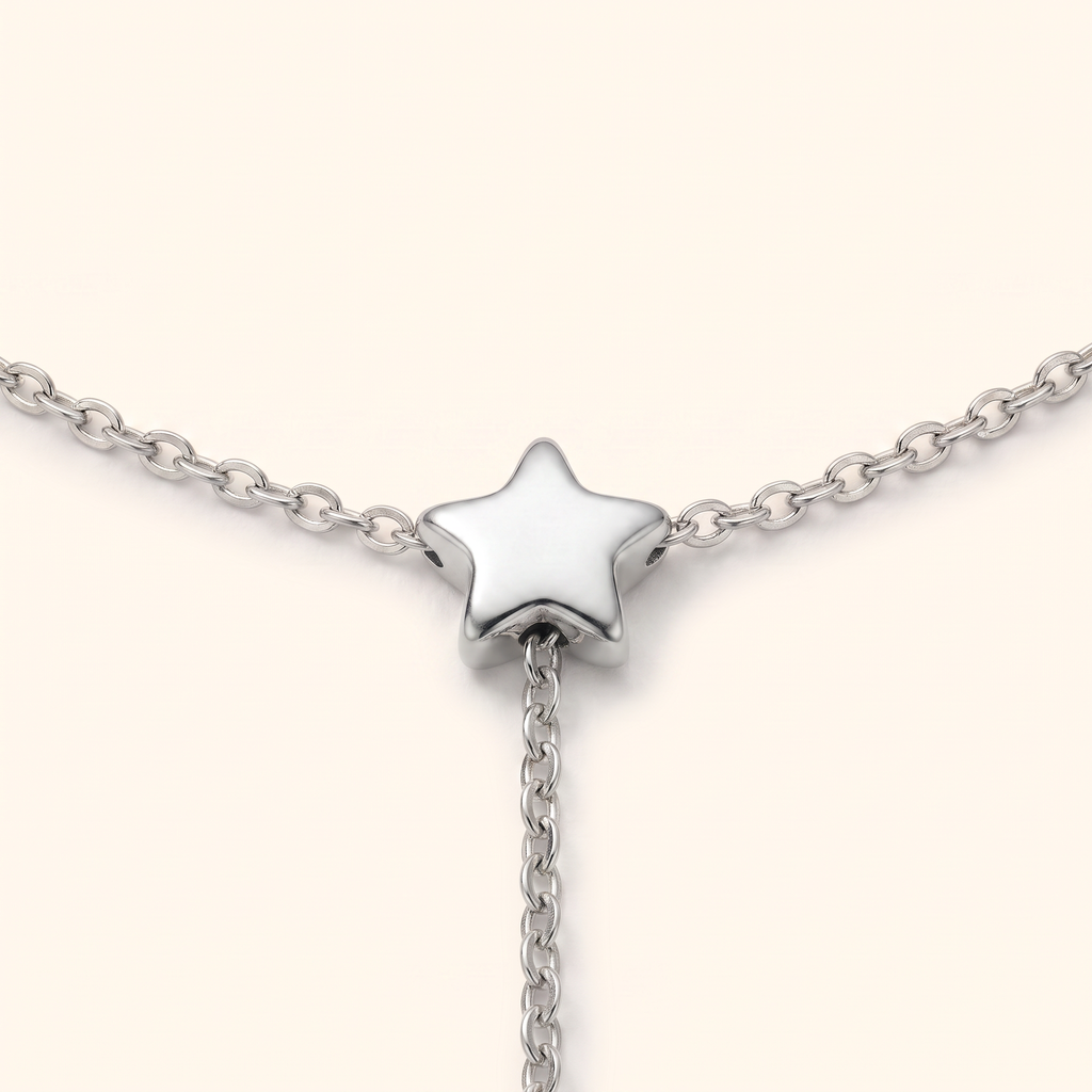 Collier étoile filante en Y sur chaîne, détail du motif, argenté