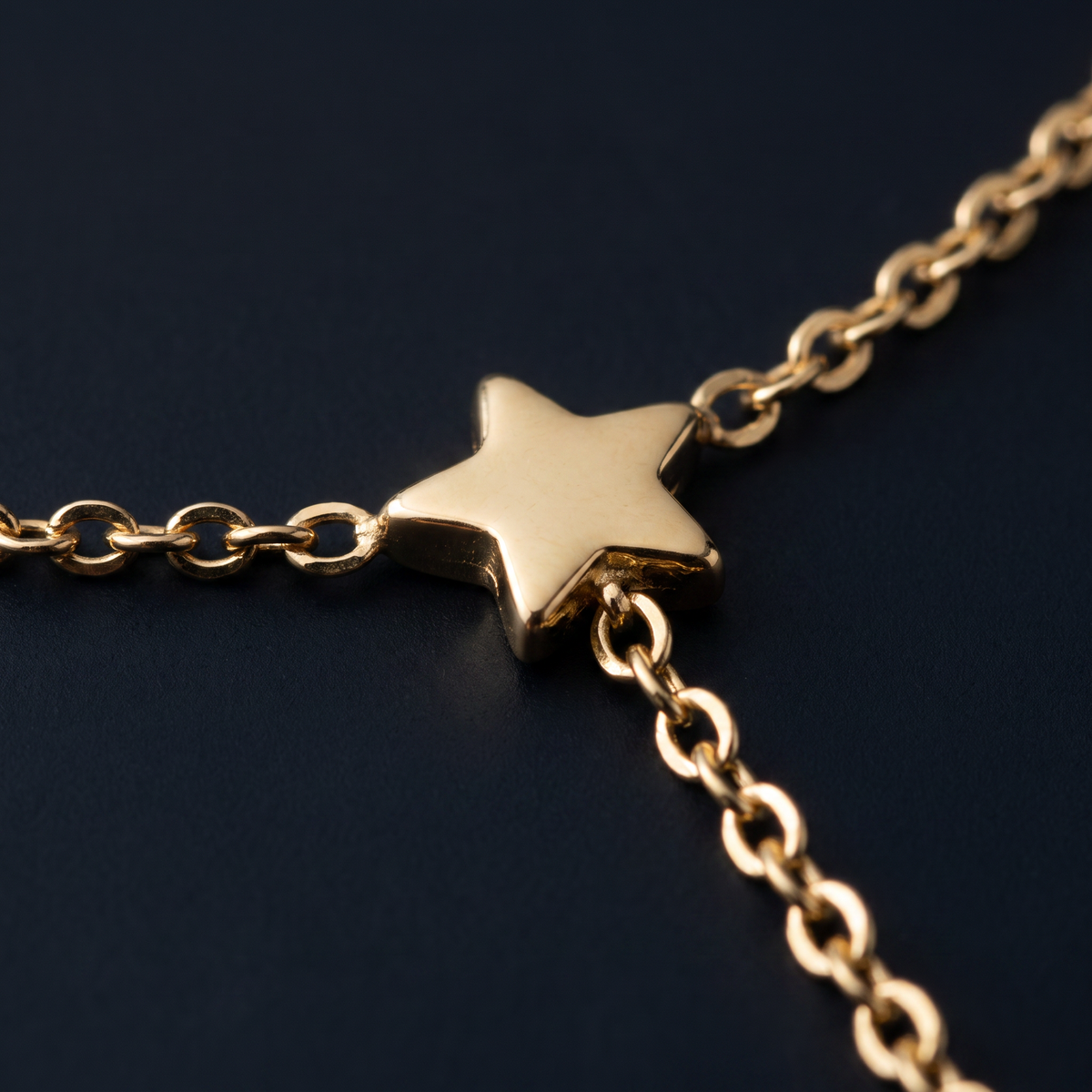 Collier étoile filante en Y sur chaîne, motif en gros plan