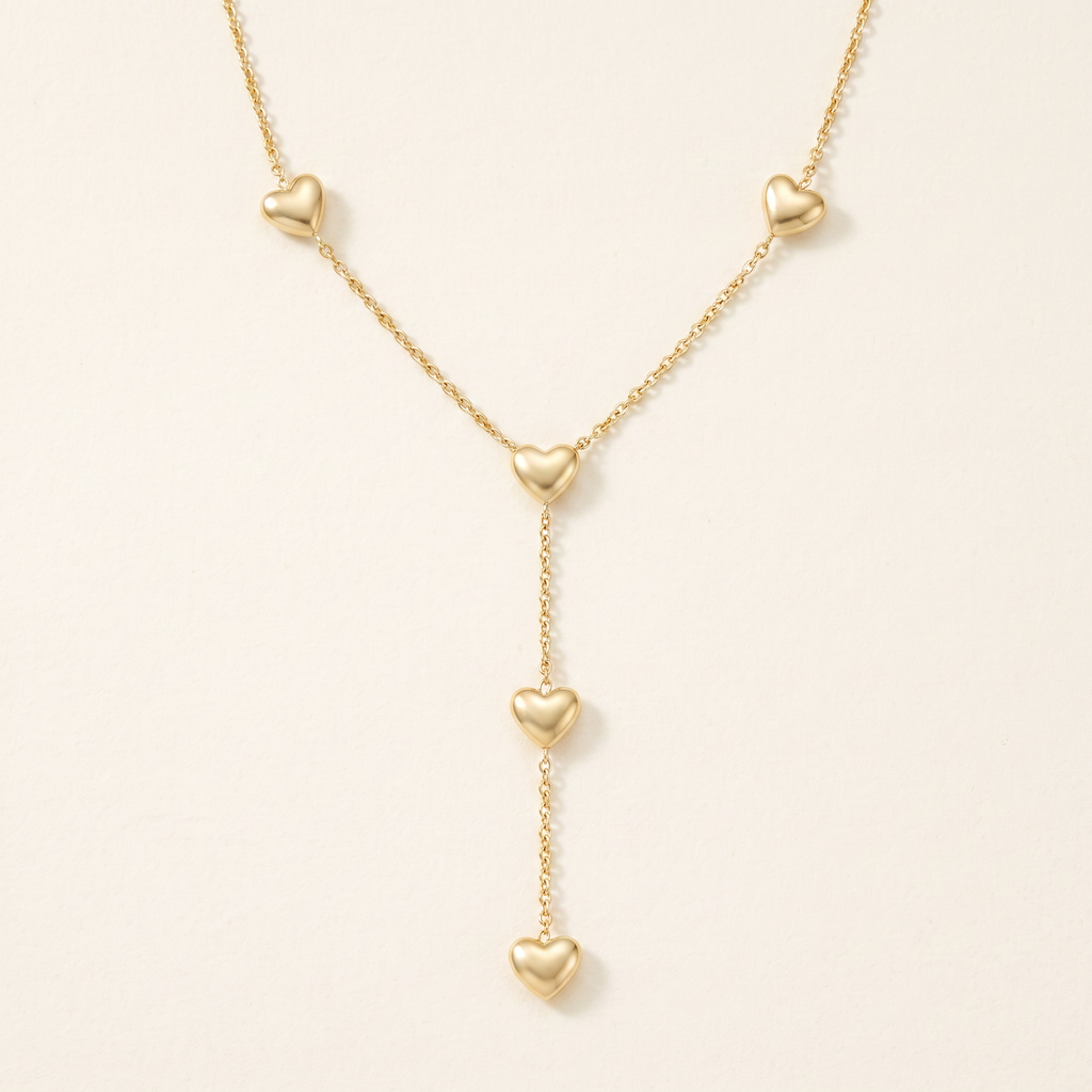 Collier cœur maille fine à motifs multiples, détail du motif, doré