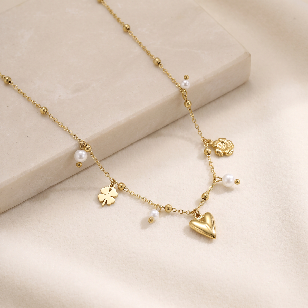 Collier charms cœur et trèfle doré — Doré