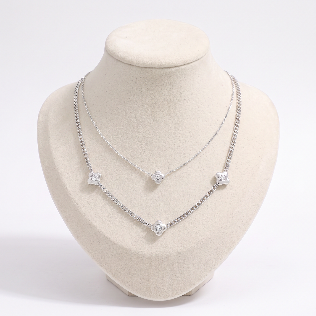 Collier fleur à strass double rang 42,5 cm, vue de face, argenté