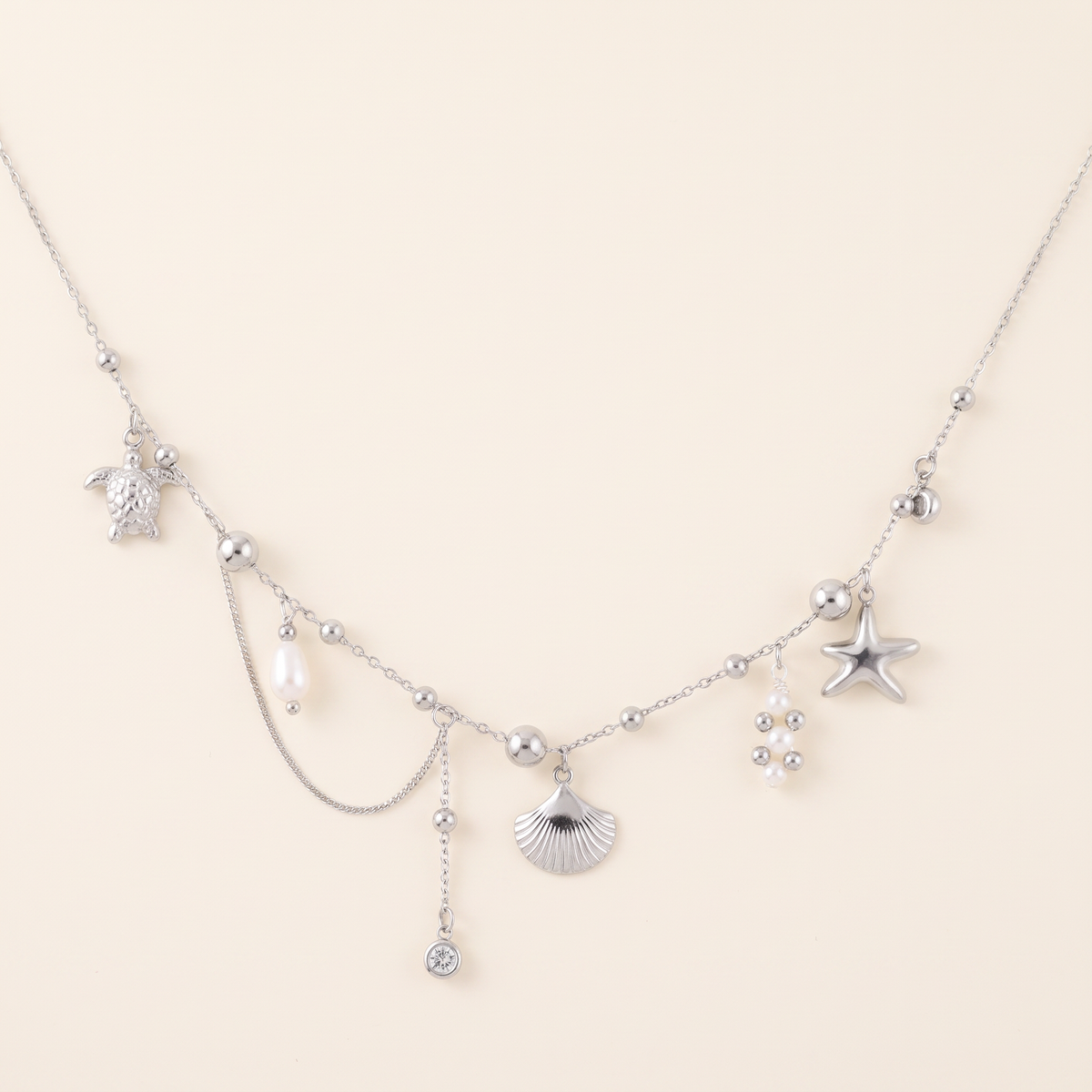 Collier charms étoile de mer effet nacré, détail du motif, argenté