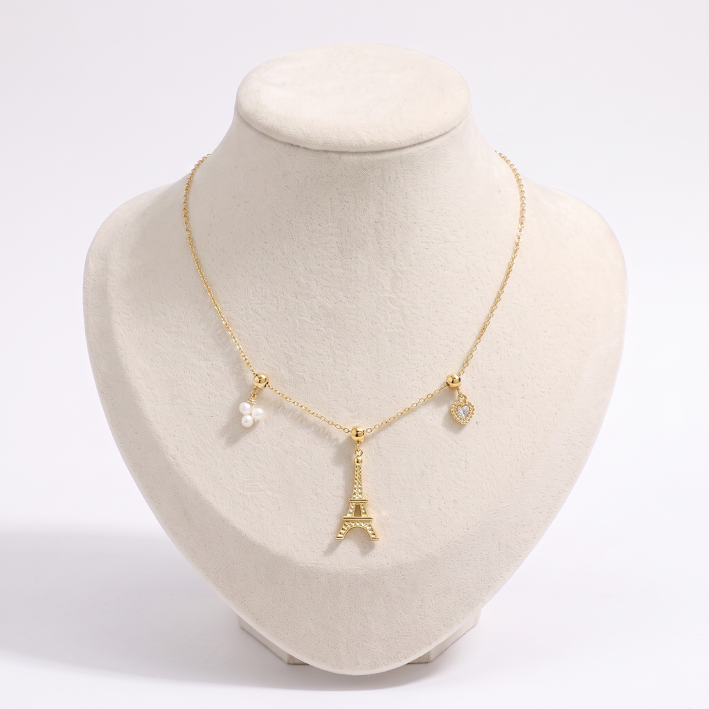 Collier pendentif motif Tour Eiffel, vue de face, doré
