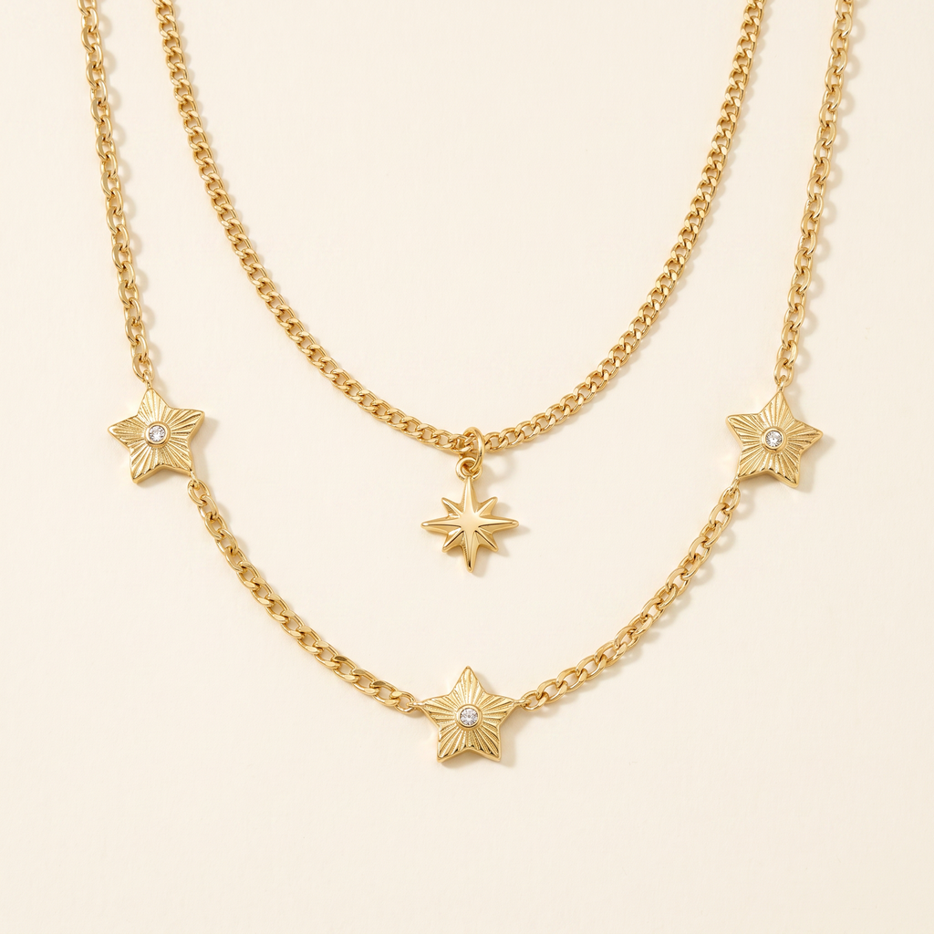 Collier étoile à strass en multirang, détail du motif, doré