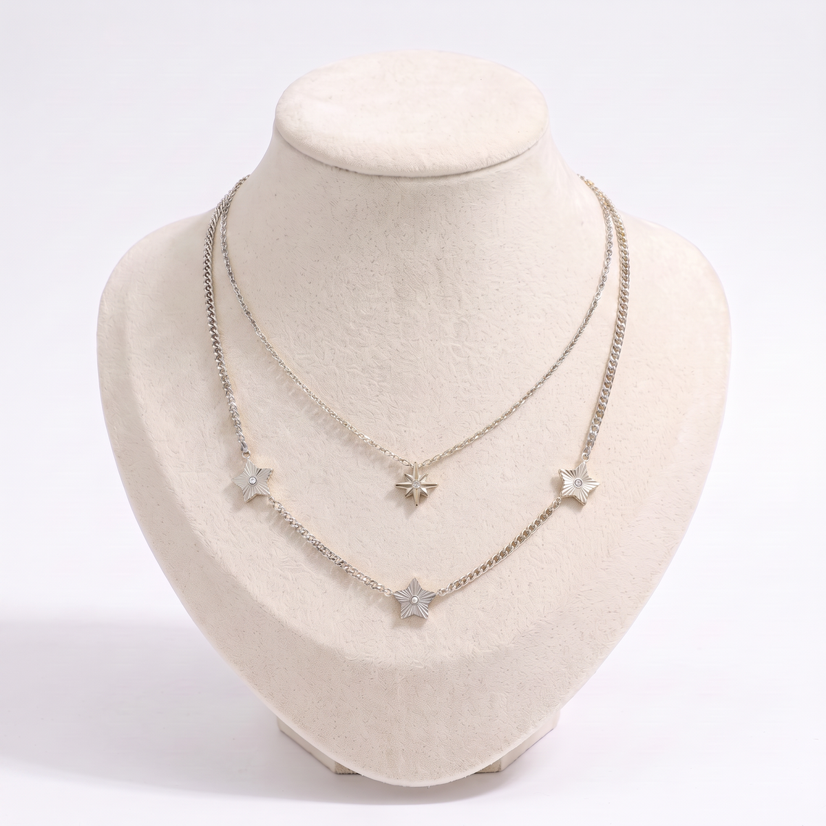 Collier étoile à strass en multirang, vue de face, argenté