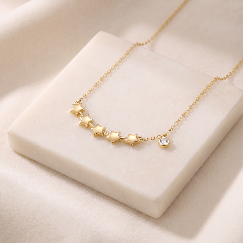 Collier étoile à motif constellation sur chaîne — Doré