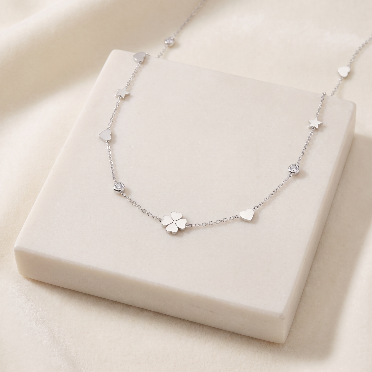 Collier cœur, trèfle et étoile sur chaîne — Argenté
