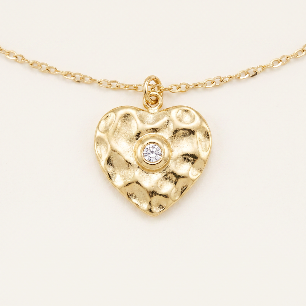 Collier ras de cou cœur à strass, détail du motif, doré