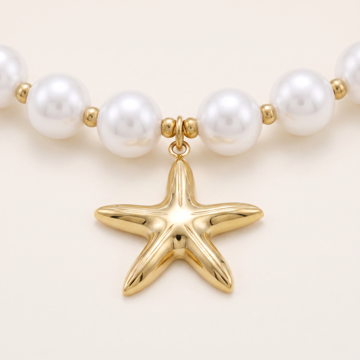 Collier étoile de mer à breloques en perles, détail du motif