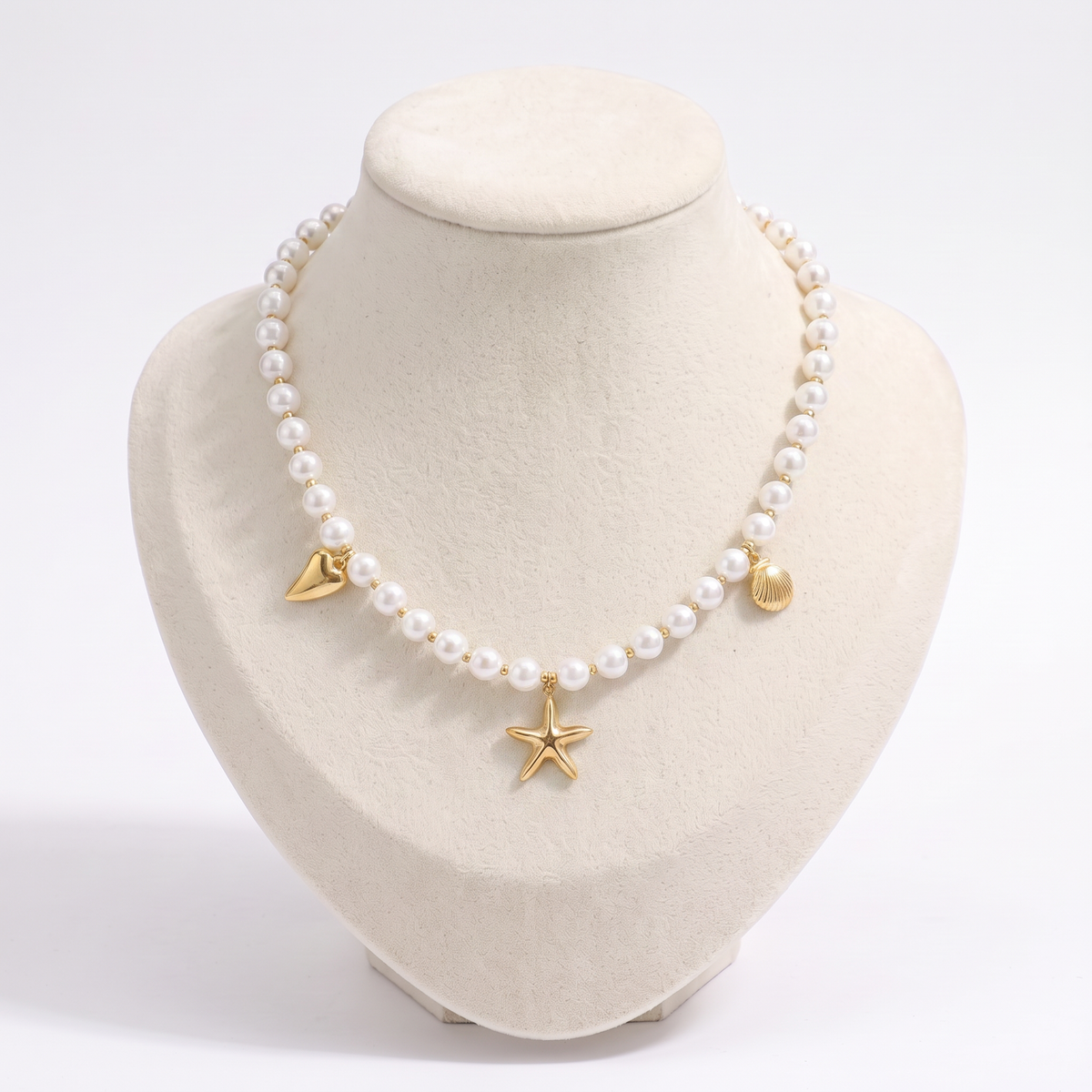 Collier étoile de mer à breloques en perles, vue de face