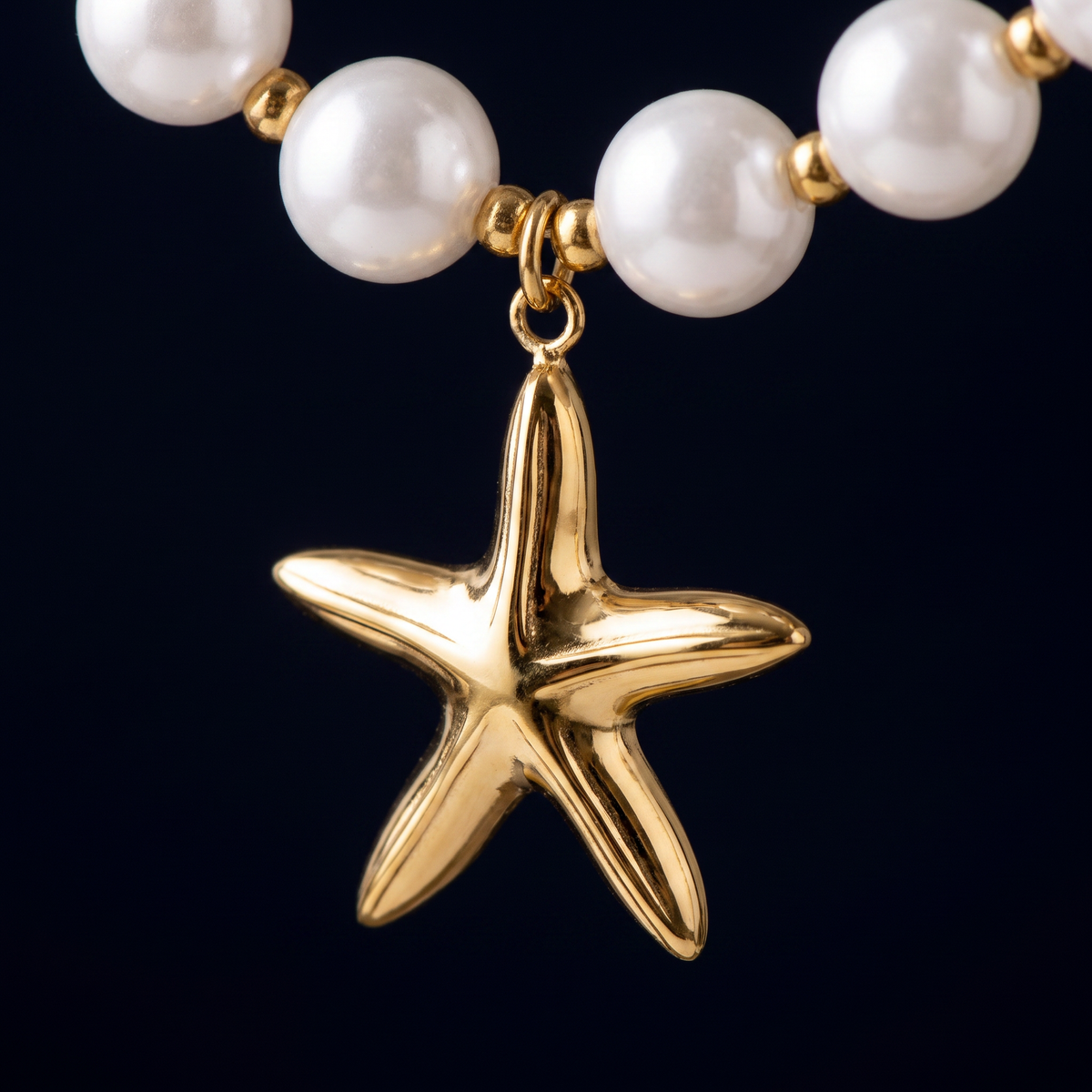 Collier étoile de mer à breloques en perles, motif en gros plan