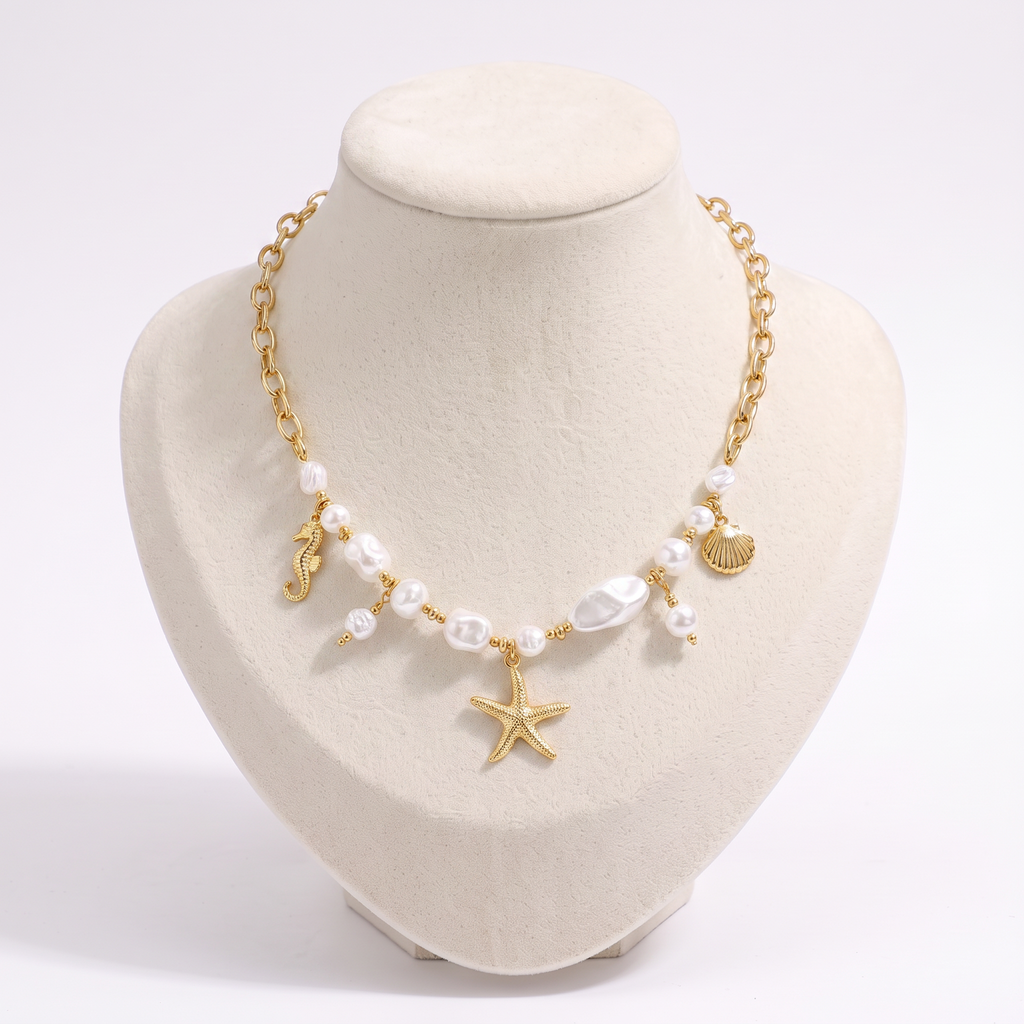 Collier coquillage doré esprit marin sur chaîne, vue de face