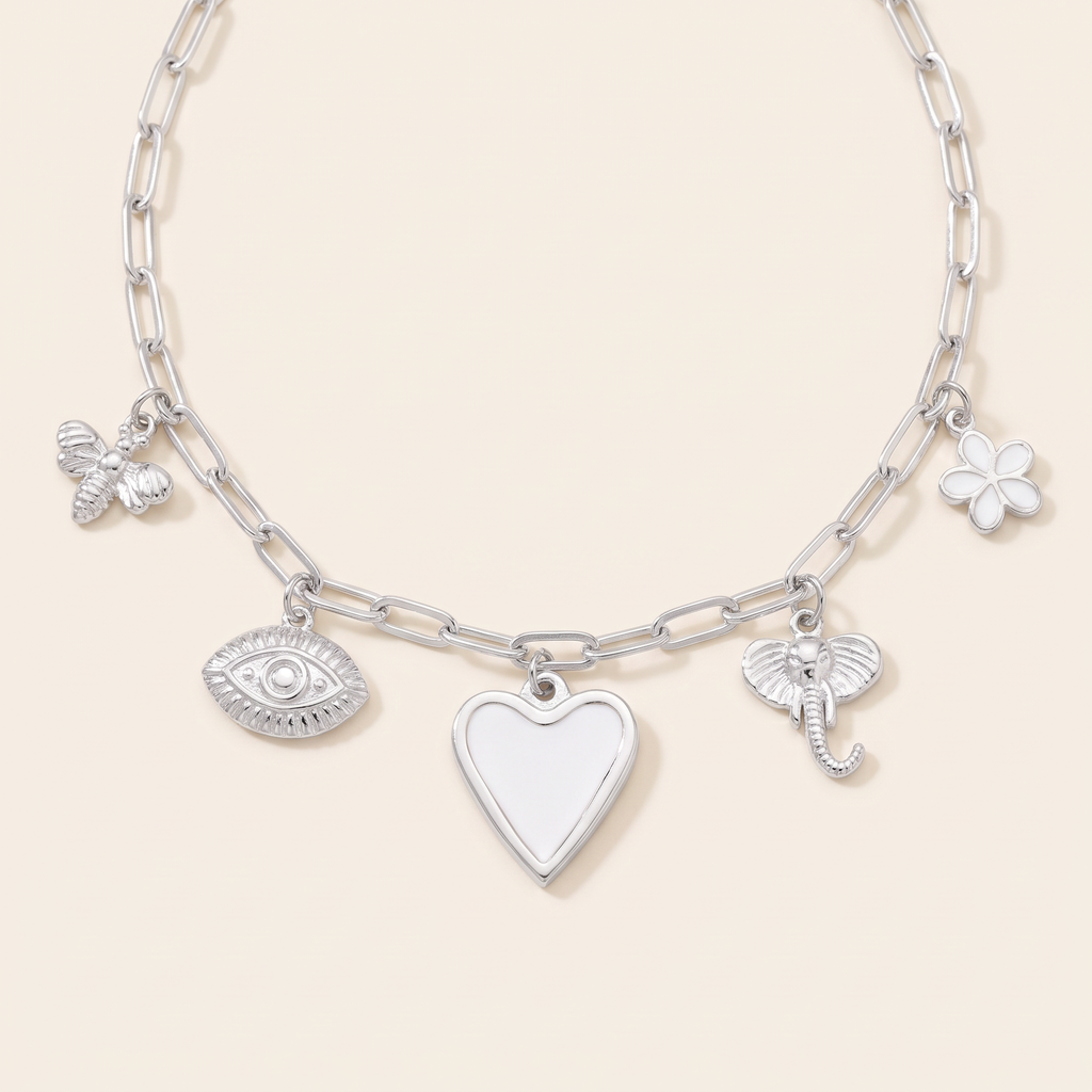 Collier charms cœur, œil et éléphant, détail du motif, argenté