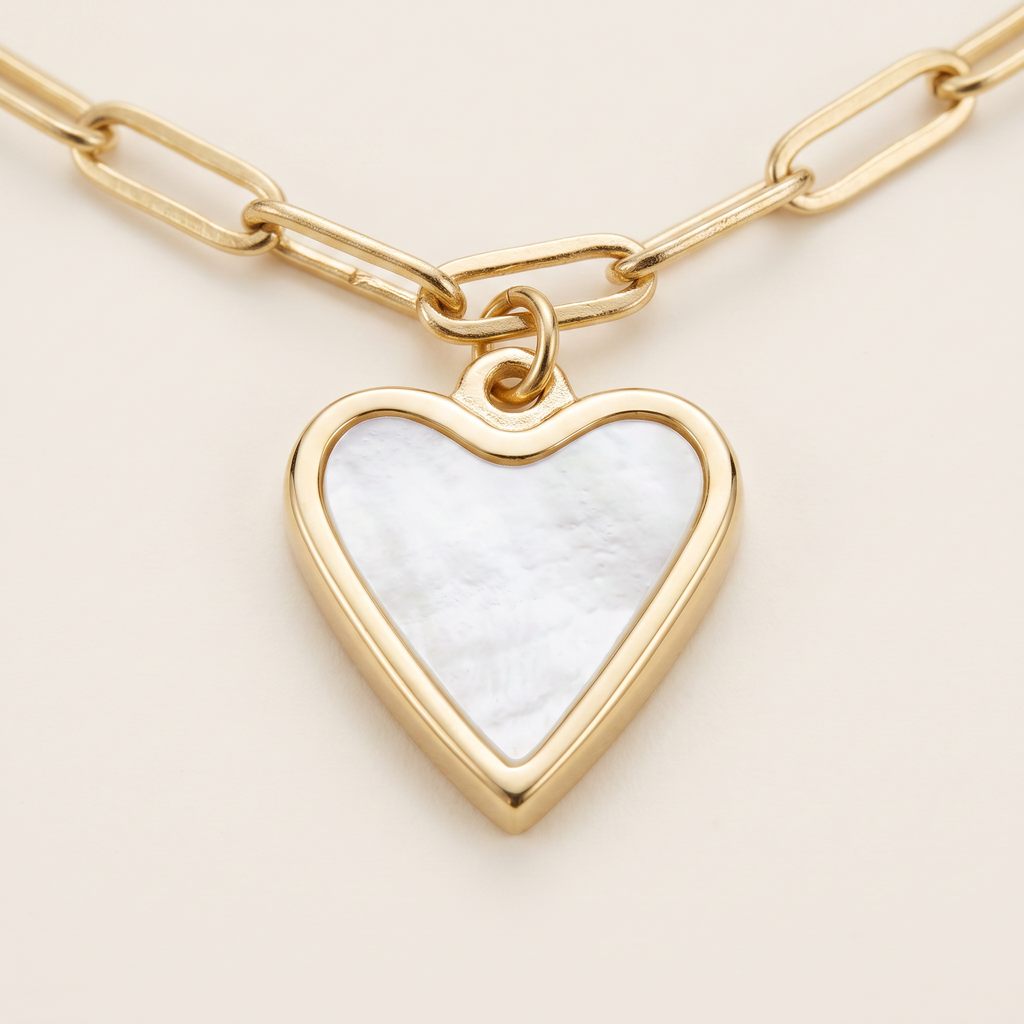 Collier charms cœur, œil et éléphant, détail du motif, doré