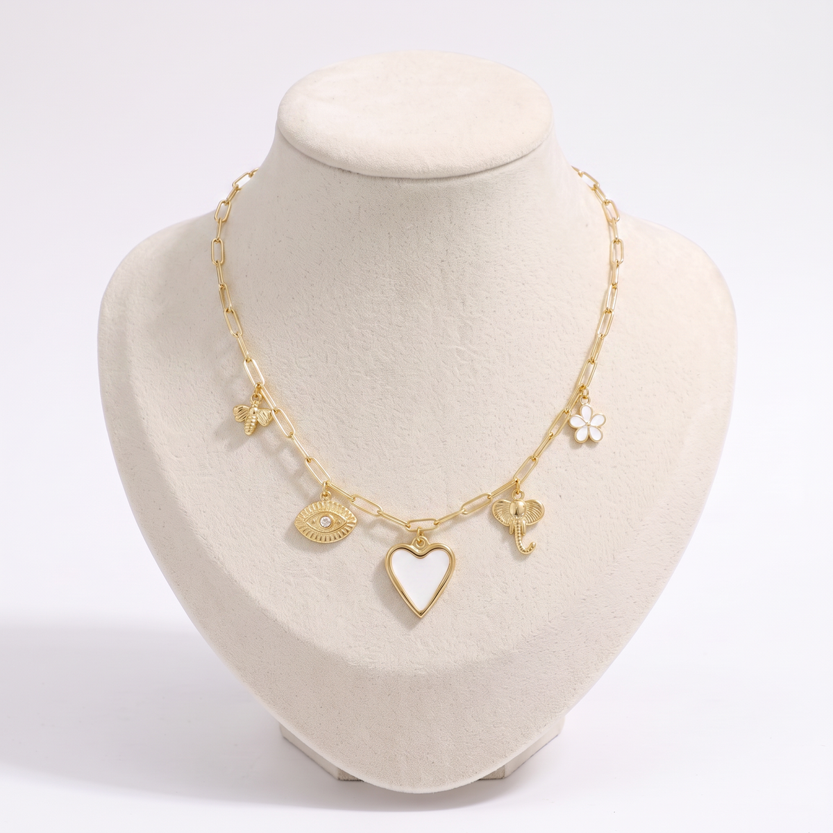 Collier charms cœur, œil et éléphant, vue de face, doré