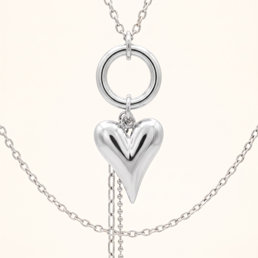 Collier pendentif cœur et perle, détail du motif, argenté