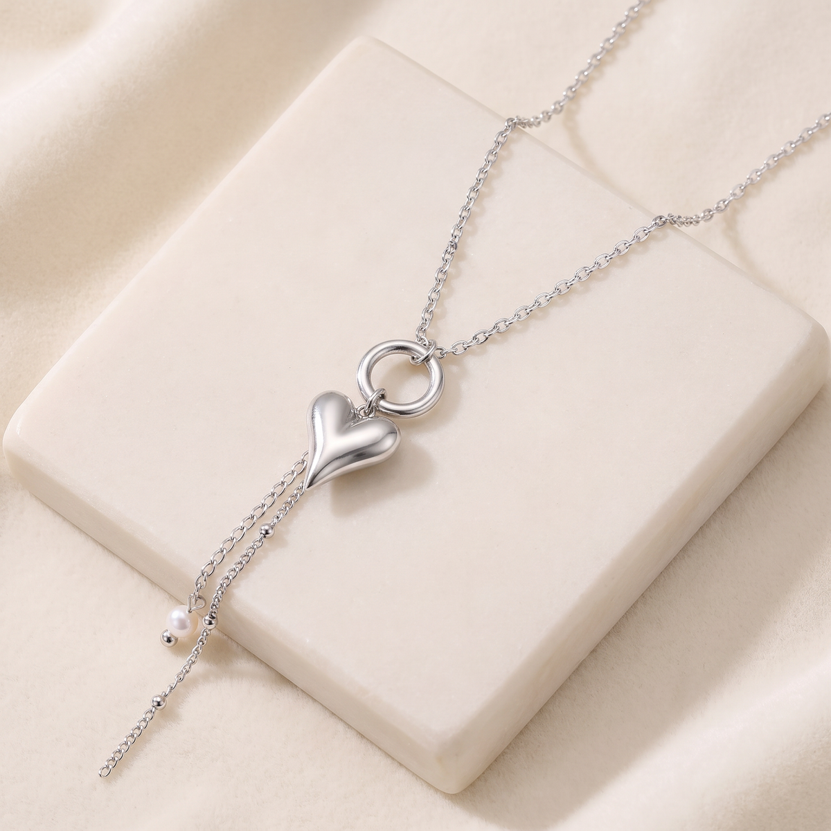 Collier pendentif cœur et perle — Argenté